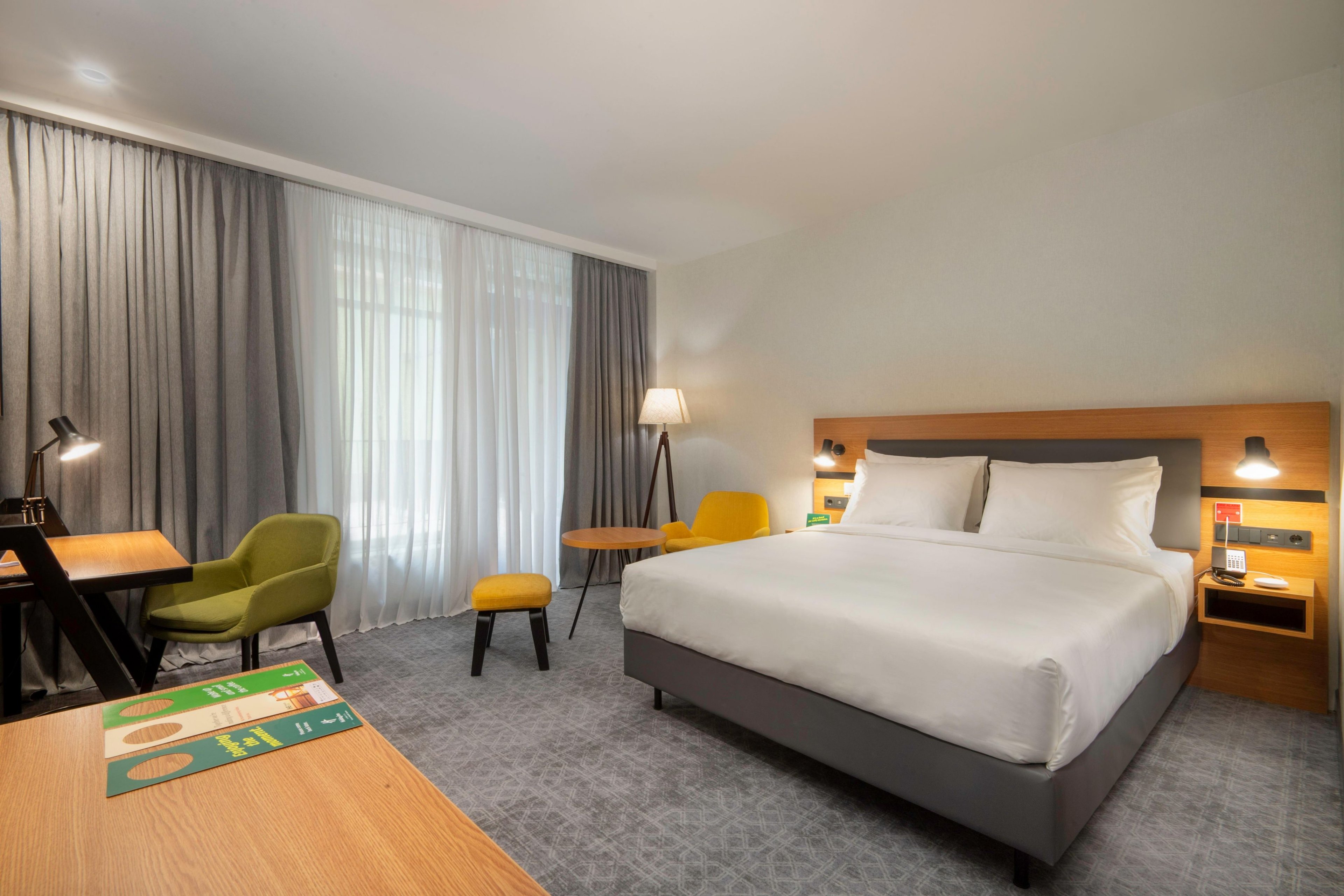 Номер отеля Holiday Inn Yerevan Republic Square